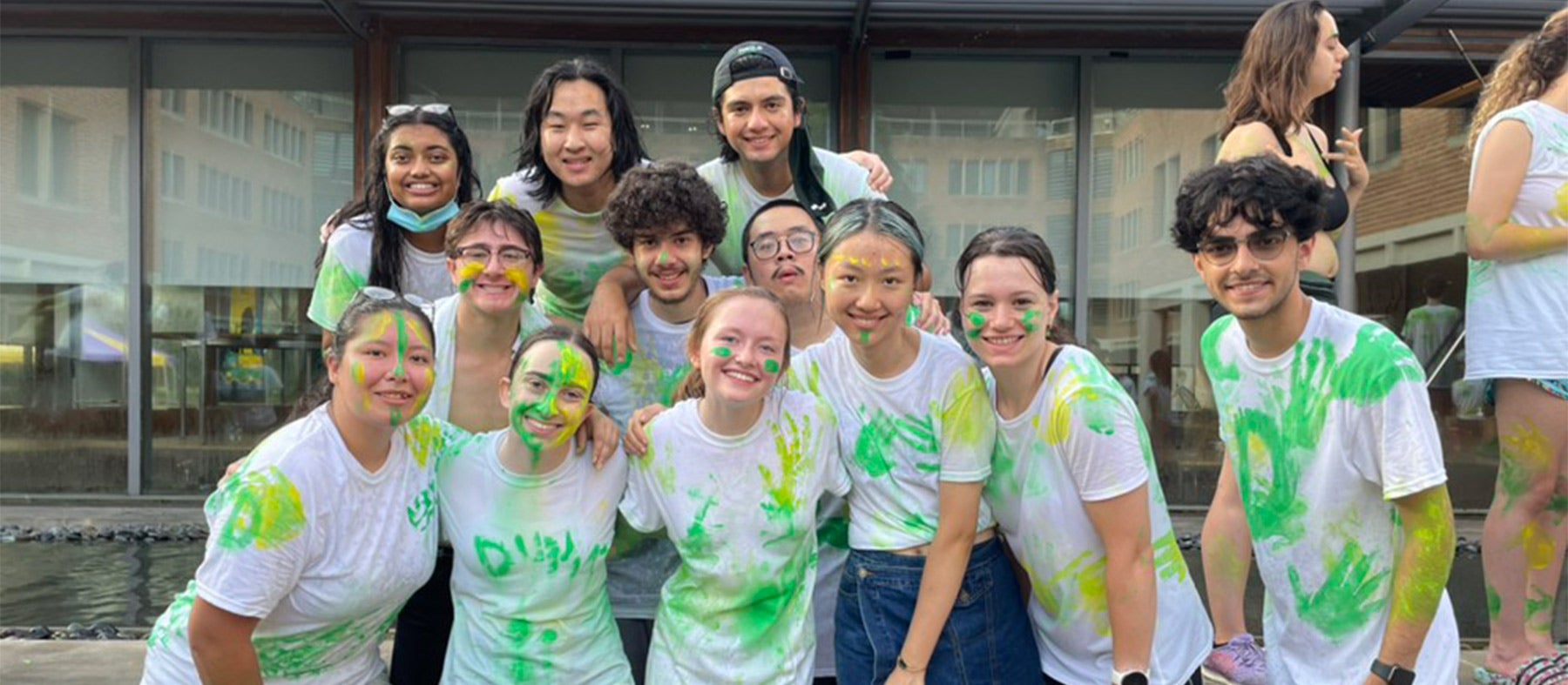 Hozshona with her O-Week group out in front of the Dunc Tank