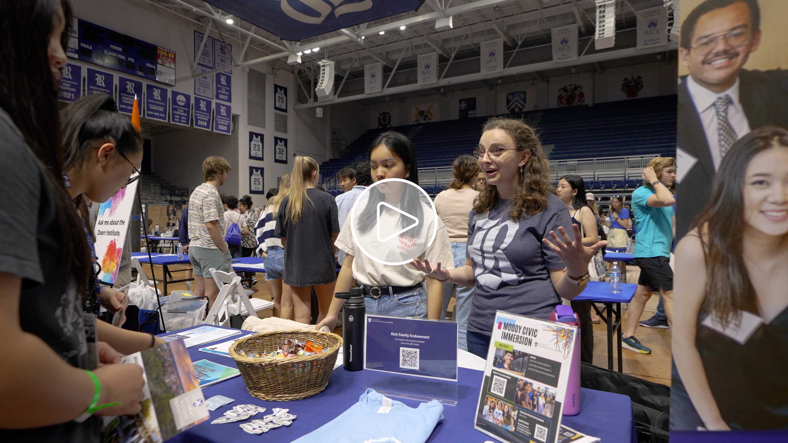 Current rice students talking to admitted students at the student fair.