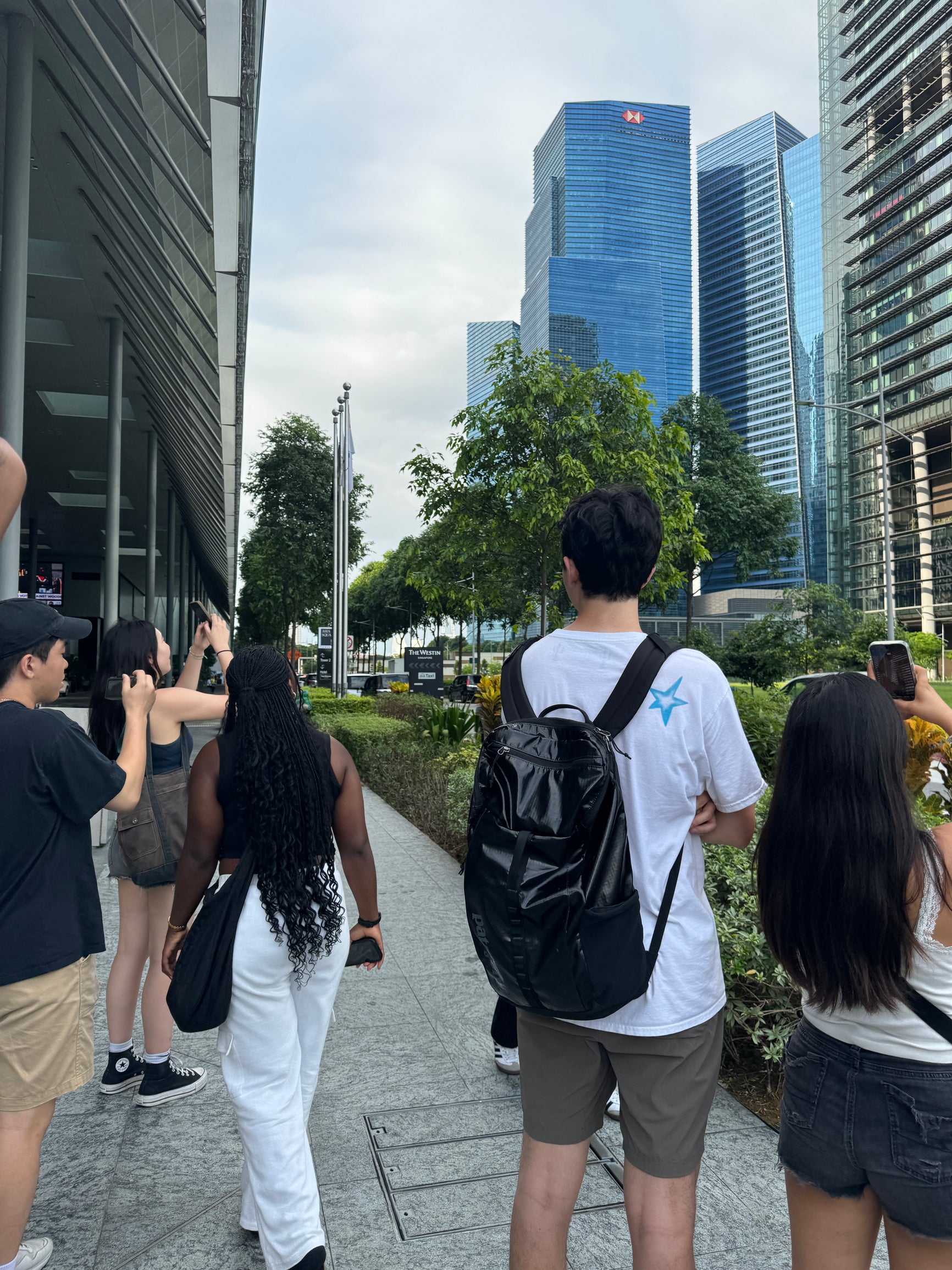 Rice students exploring the city of Singapore on foot.