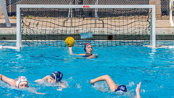 A photo of the Rice women's water polo team at a game.