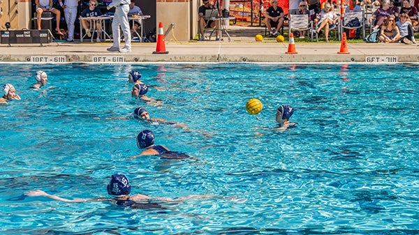 A photo of the Rice women's water polo team at a game.