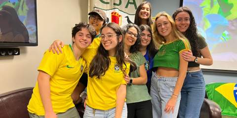 Students posing for a photo in brazilian flag colors 