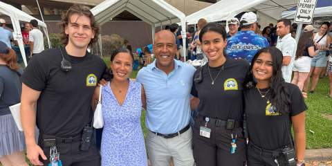 Emergency Medical Service respondent students pose with Rice University President DesRoches